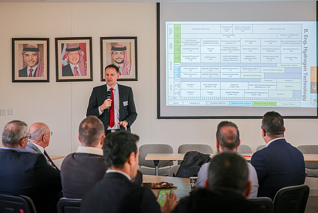 Prof. Arnulf Hörtnagl from THWS presenting one of our Hosted Programmes to the Hub participants.