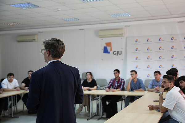 THWS Vice President with members of the Hydrogen Student Club.